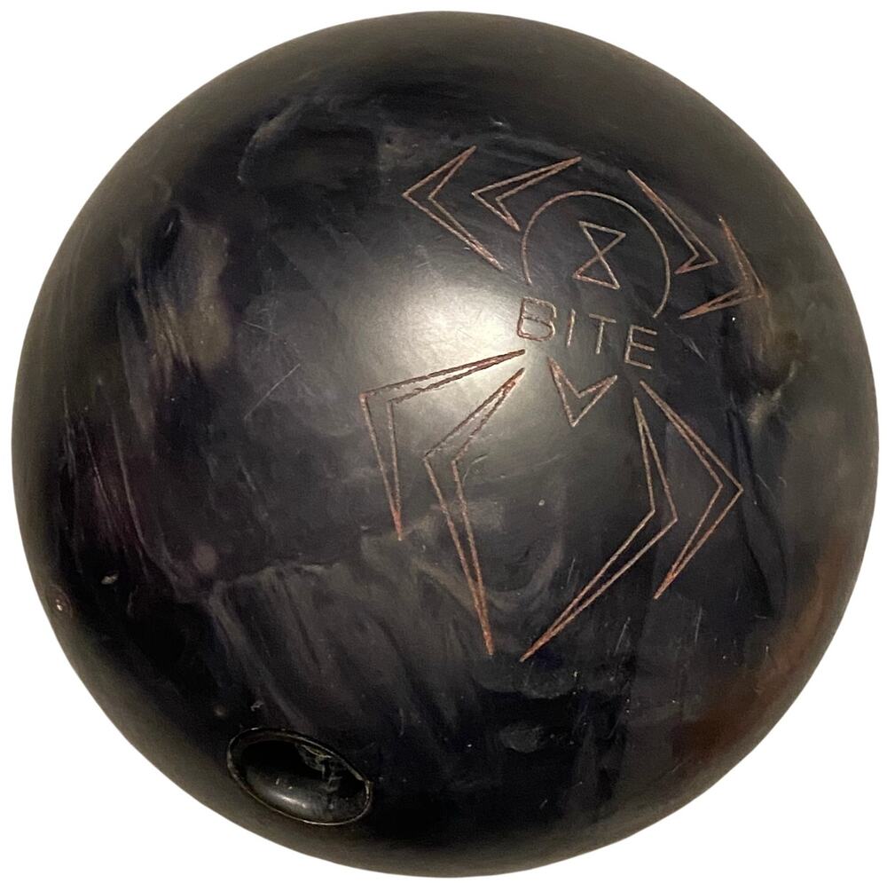 Hammer Black Widow Bite Bowling Ball 14 lb 14 oz Black Swirl USBC